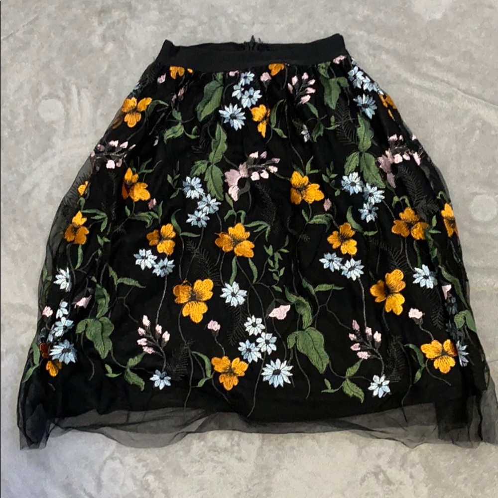 Forever 21 Extra Small Black Flower Midi Skirt